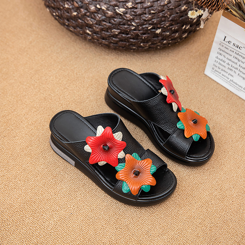 Női platformos szandál virágos díszítéssel, első réteg bőrből, etnikus stílus, csúszásmentes talp