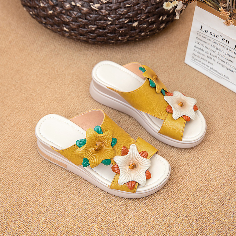 Női platformos szandál virágos díszítéssel, első réteg bőrből, etnikus stílus, csúszásmentes talp