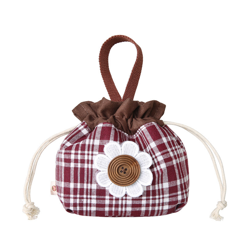 Húzózsinóros kozmetikai táska, kockás patch mintázatú, kézitáska utazásokhoz