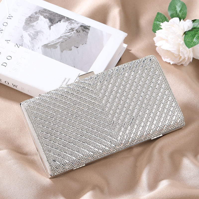 Éjszakai táska strasszokkal és twill mintával, lánccal - vízszintes négyszögletes forma, mágneses zár, poliészter, belső zseb, városi stílus