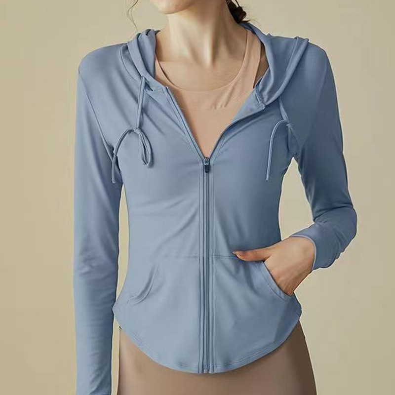 Uniszex jóga dzseki hosszú ujjú kapucnival, cipzárral, gyorsan száradó poliészter-elasztán keverék (86% poliészter, 14% elasztán), egyszínű, nyári edzésekhez