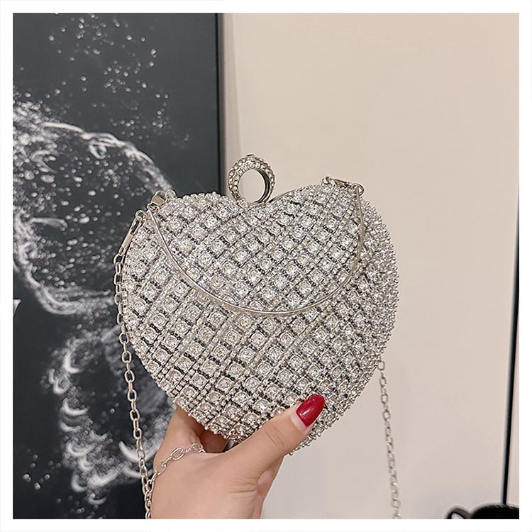 Szív alakú válltáska lánccal – rejtett cipzáras zsebbel, zárható zár, poliészter bélés, merev külső, 2024 téli szezon