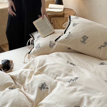 Négy részes ágyneműkészlet 100% pamutból, francia stílusú vintage virágos hímzéssel, reaktív nyomtatás