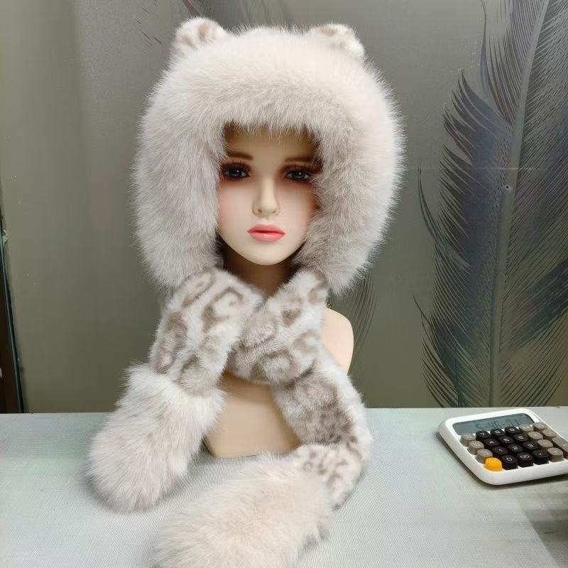 Γυναικείο σετ δύο τεμαχίων: καπέλο με γούνινα αυτιά σε λεοπάρ plush και φουλάρι – υλικό: plush; μοτίβο: λεοπάρ; συνδυασμός: καπέλο και φουλάρι; επεξεργασία: tie-dye