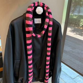 Шал Dreams Begin, полиестерен плетен чрез warp техника, топъл за зимата