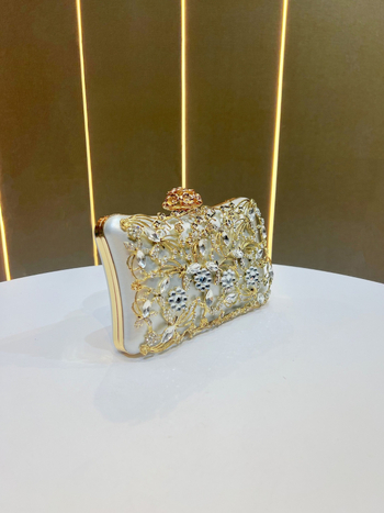 PU-anyagú gyémántdíszes estélyi táska, négyszögletes alakú clutch, záródás és belső telefontartó zseb