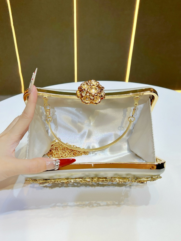 PU-anyagú gyémántdíszes estélyi táska, négyszögletes alakú clutch, záródás és belső telefontartó zseb