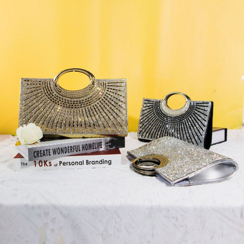 Estélyi kézitáska vállpánttal esküvők és partik számára, egységes színű poliészter, belső zsebek telefonra és dokumentumokra, függőleges négyszög alakú forma, mágneszár, ősz 2025