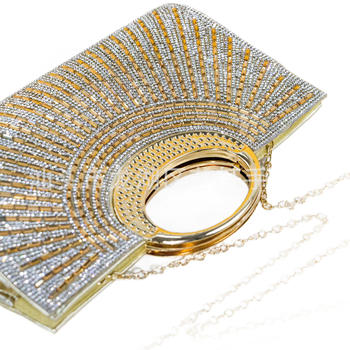 Estélyi kézitáska vállpánttal esküvők és partik számára, egységes színű poliészter, belső zsebek telefonra és dokumentumokra, függőleges négyszög alakú forma, mágneszár, ősz 2025