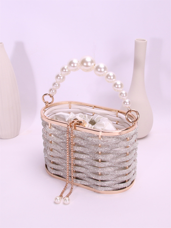 Полиестерна кофа-чанта с капак, твърда конструкция, затваряне с връзка, вътрешен джоб за телефон