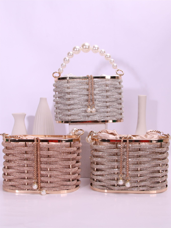 Полиестерна кофа-чанта с капак, твърда конструкция, затваряне с връзка, вътрешен джоб за телефон