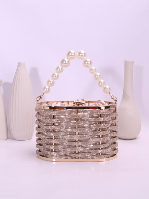 Полиестерна кофа-чанта с капак, твърда конструкция, затваряне с връзка, вътрешен джоб за телефон