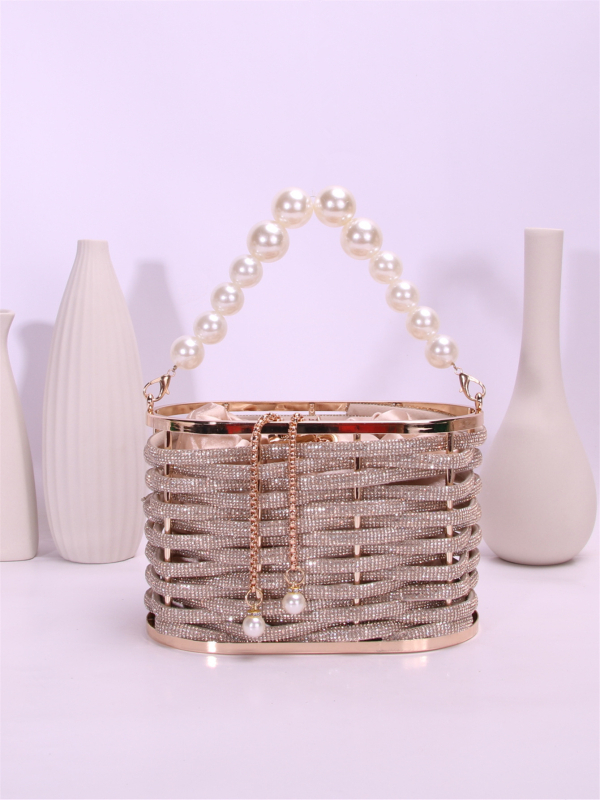 Полиестерна кофа-чанта с капак, твърда конструкция, затваряне с връзка, вътрешен джоб за телефон