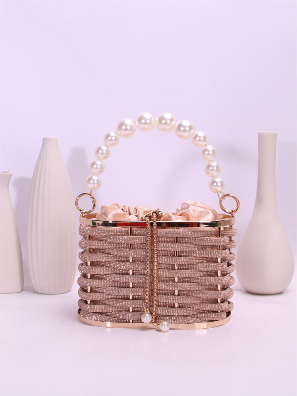 Полиестерна кофа-чанта с капак, твърда конструкция, затваряне с връзка, вътрешен джоб за телефон