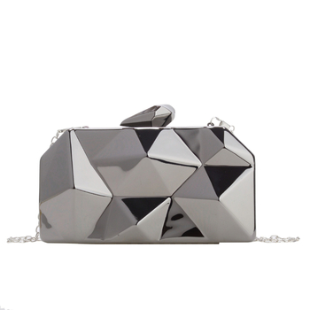 Akril női estélyi kézitáska, doboz formájú, vízszintes négyszögletes alak, zárható, belső dokumentumrekesz