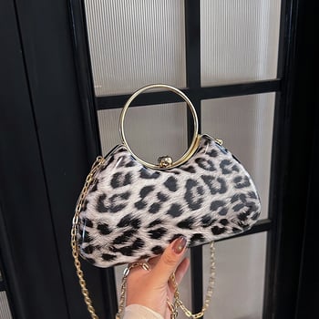 Leopard mintás doboz táska láncos vállpánttal (PU; leopard mintázat; láncos vállpánt; záródás; vízszintes négyszög alakú)