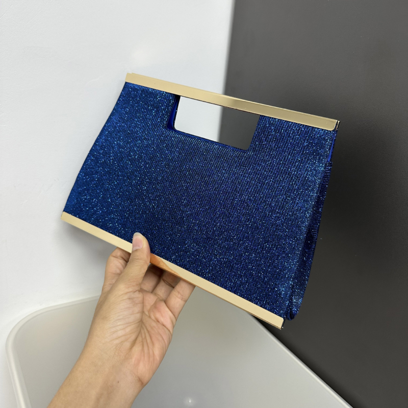 Kis négyszögletes clutch táska, szőtt anyag, poliészter bélés, mágneszár, belső ID zseb, vízszintes négyszög alak, üzleti stílus