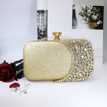 Estélyi kézitáska, anyag Gold sand, vízszintes négyzet alakú, zárható, belső zseb a telefonhoz, háromdimenziós táska