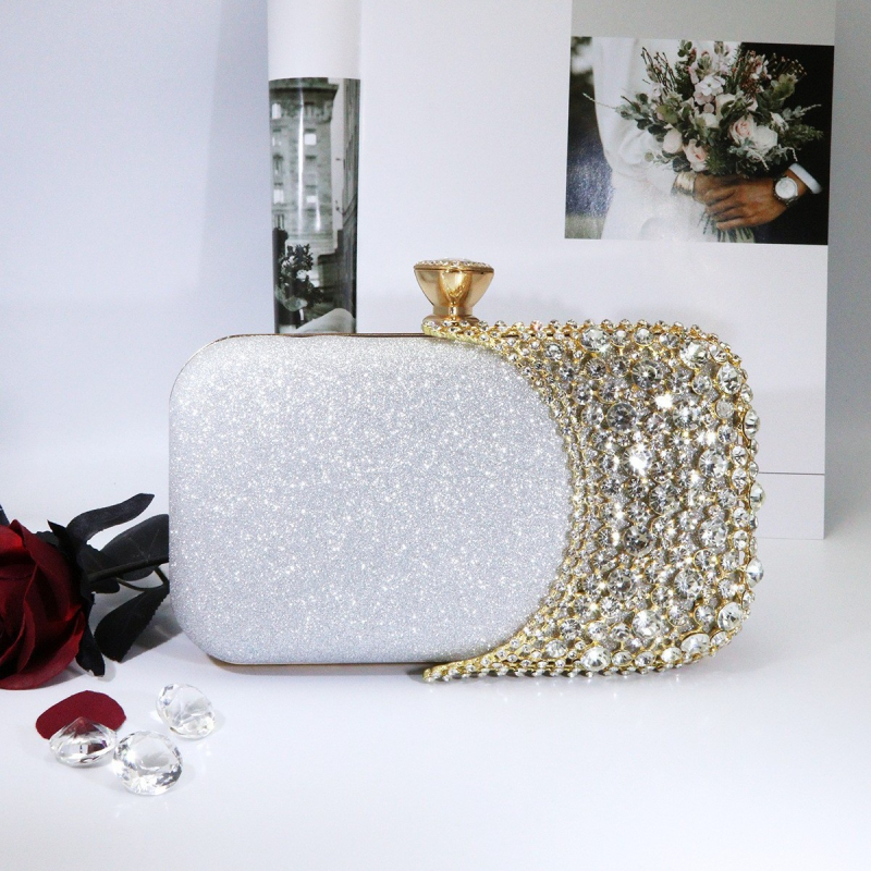 Estélyi kézitáska, anyag Gold sand, vízszintes négyzet alakú, zárható, belső zseb a telefonhoz, háromdimenziós táska