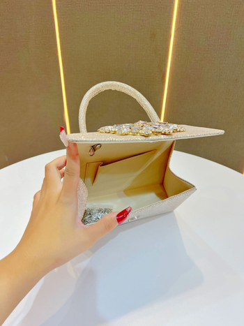 Rhinestone láncos mini clutch, mágneses zárás, poliészter anyag, dokumentum rekesz, vízszintes alakú