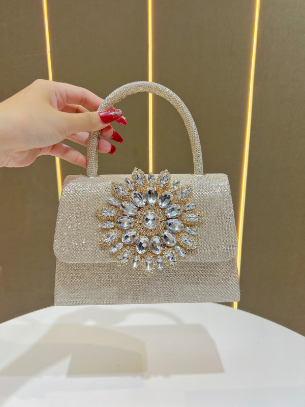 Rhinestone láncos mini clutch, mágneses zárás, poliészter anyag, dokumentum rekesz, vízszintes alakú