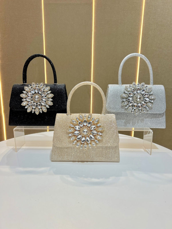 Rhinestone láncos mini clutch, mágneses zárás, poliészter anyag, dokumentum rekesz, vízszintes alakú