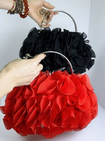 Henger alakú női kézitáska virágmintával, poliészterből, zárható lezárás, háromdimenziós külső, stílus: érett, kifinomult nő, estékre és esküvőkre