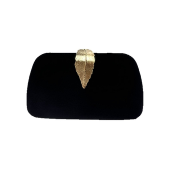 Velúr estélytáska, kis négyzet alakú forma, zárócsattal lezárható, telefontok, poliészter bélés