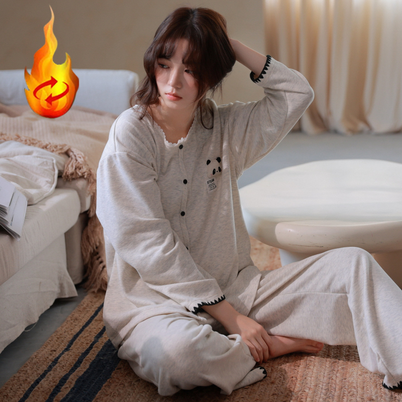 Női téli pizsama szett — Koreai stílusú kardigán, Derong anyag, kerek nyak, hosszú ujjú, nadrágos, közepes vastagságú (201–250 g/m²), légáteresztő és kényelmes otthoni viselet, külső viselésre is alkalmas.