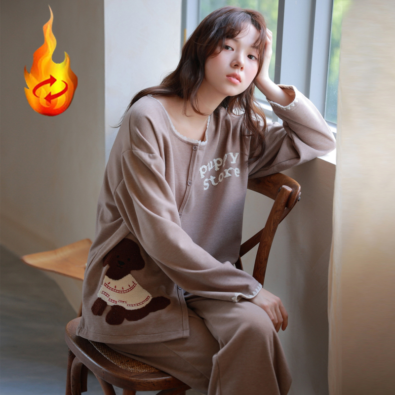 Női téli pizsama szett — Koreai stílusú kardigán, Derong anyag, kerek nyak, hosszú ujjú, nadrágos, közepes vastagságú (201–250 g/m²), légáteresztő és kényelmes otthoni viselet, külső viselésre is alkalmas.