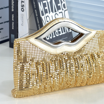 Női kézitáska alumíniumlemezből, vízszintes négyzetes forma, mágneses zárás, belső cipzáras zseb, Lip Pack stílus, városi egyszerűség