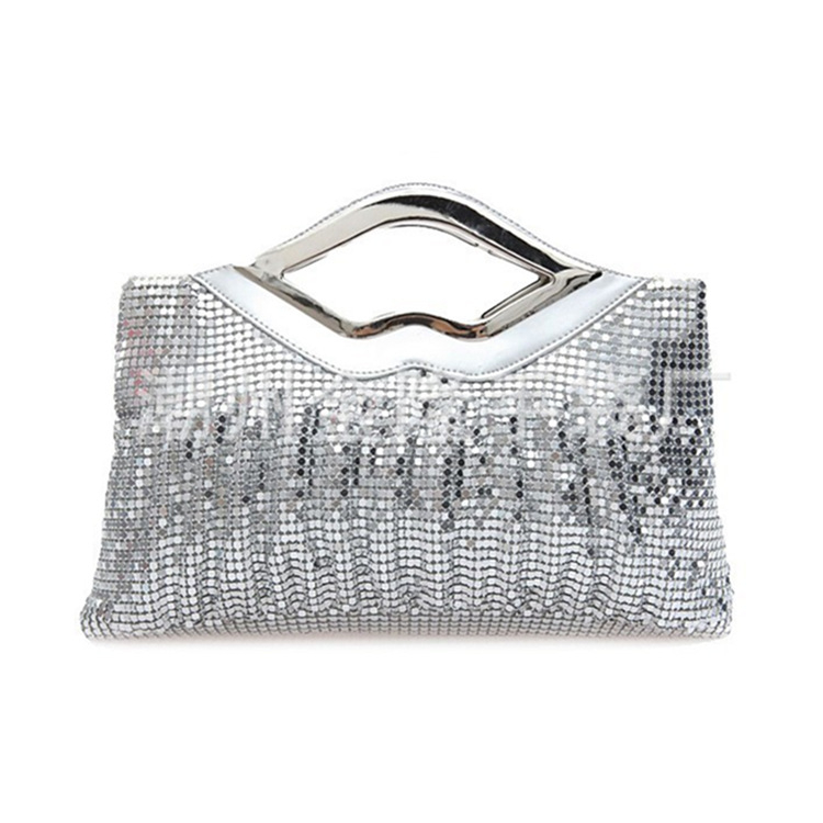 Női kézitáska alumíniumlemezből, vízszintes négyzetes forma, mágneses zárás, belső cipzáras zseb, Lip Pack stílus, városi egyszerűség