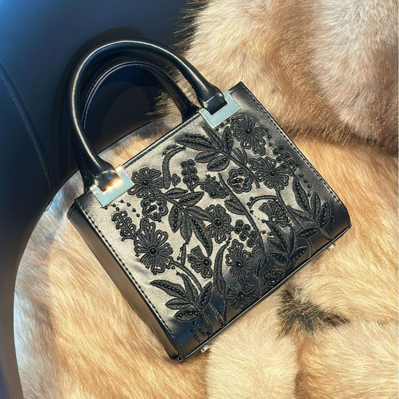 Ručna baršunasta torba za žene s perlama — crossbody i ručna verzija, elegantan svakodnevni dodatak