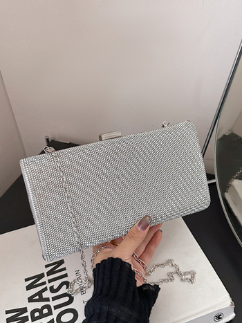 Čipkasta mala kvadratna večernja clutch torbica sa zaključavanjem, vodoravni oblik, podstava od poliestera