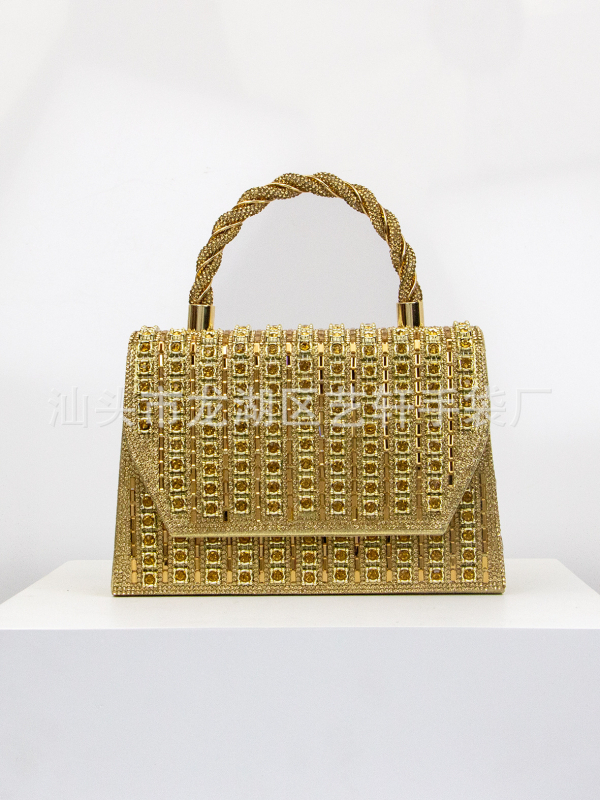 Crossbody torba, horizontalni kvadratni oblik, mali kvadratni stil, vanjski poliester, unutarnja podstava poliester, magnetsko zatvaranje, unutarnji džepovi za telefon i ID