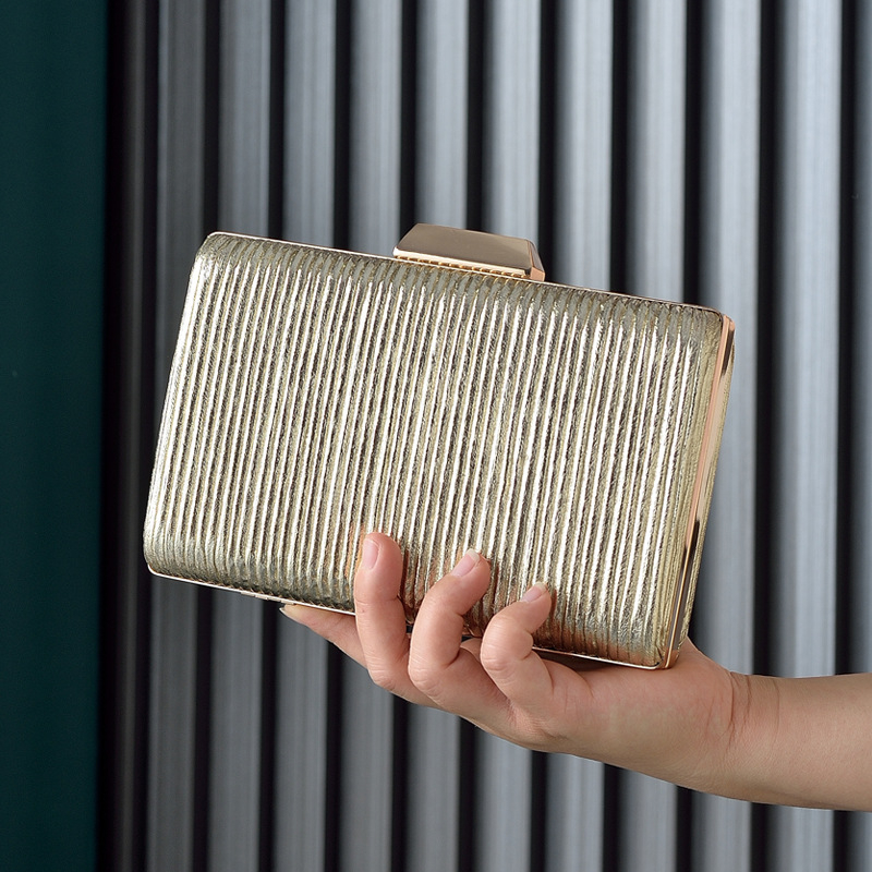 Clutch torbica večernja s plisiranim uzorkom, PU koža, uspravni kvadratni oblik, džep za mobitel, zatvaranje kopčom, urban minimalist stil