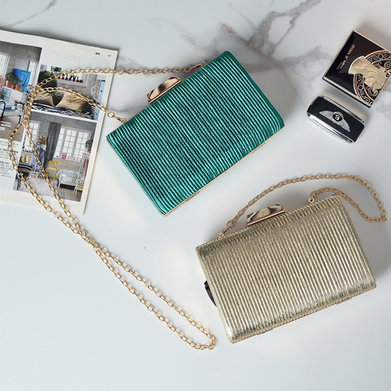 Clutch torbica večernja s plisiranim uzorkom, PU koža, uspravni kvadratni oblik, džep za mobitel, zatvaranje kopčom, urban minimalist stil