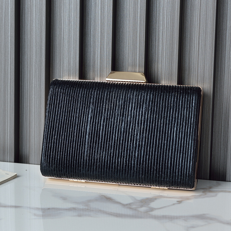 Clutch torbica večernja s plisiranim uzorkom, PU koža, uspravni kvadratni oblik, džep za mobitel, zatvaranje kopčom, urban minimalist stil