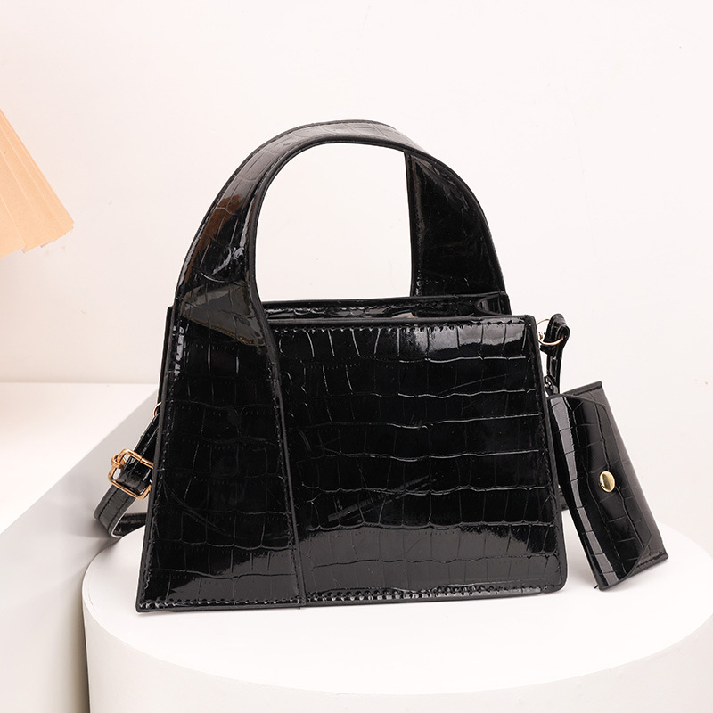 PU kvadratna crossbody torba u urbanom minimalističkom stilu, zatvarač, nylon podstava, džep za telefon