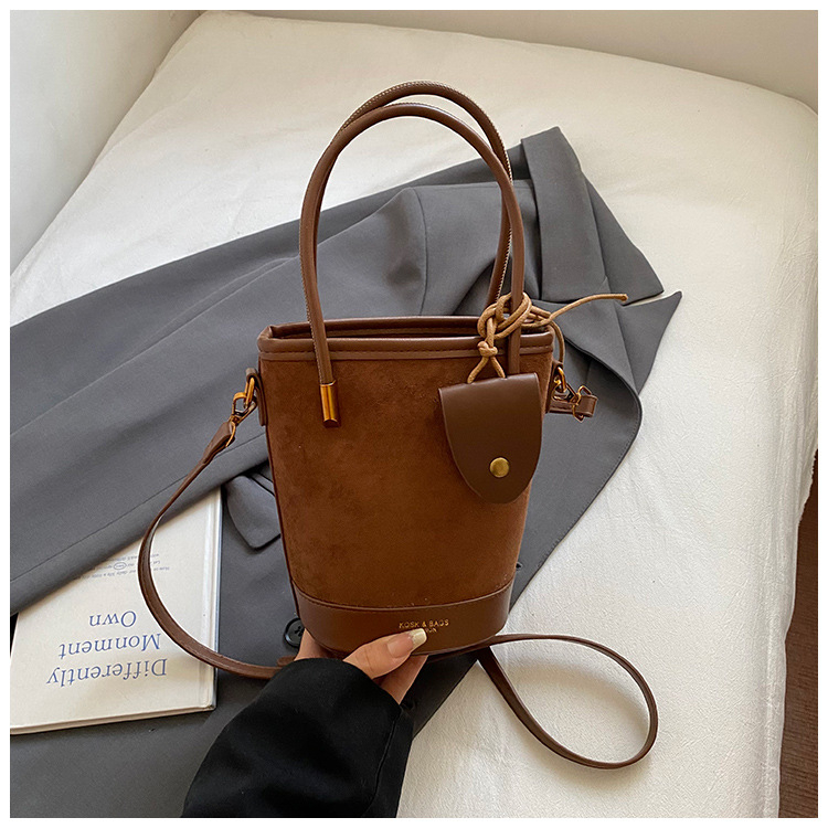 Bucket bag od PU-a, s otvorom na zip, poliester podstava, jesen 2025 izdanje