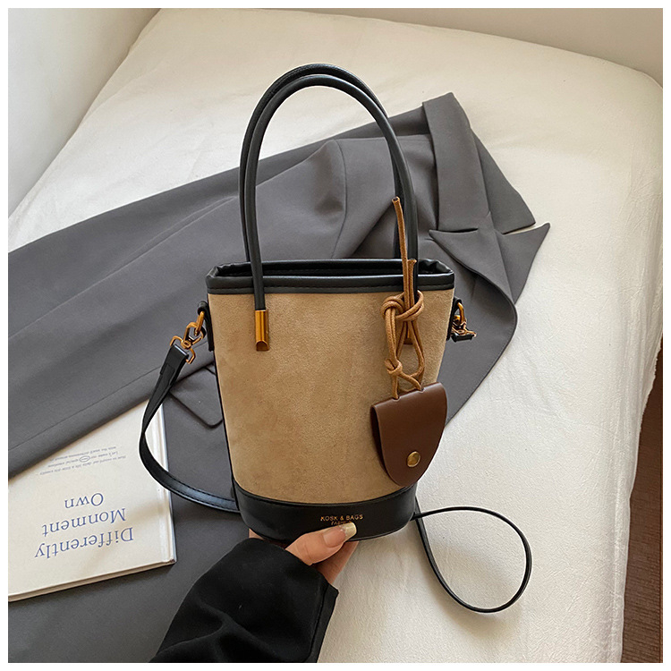 Bucket bag od PU-a, s otvorom na zip, poliester podstava, jesen 2025 izdanje