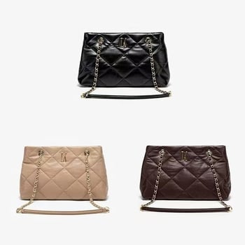 Crossbody torba, kviliran dizajn, dvostruke naramenice (materijal: PU; podstava: poliester; zatvaranje: zip; unutarnja džep s zipom; oblik: vodoravni kvadrat)