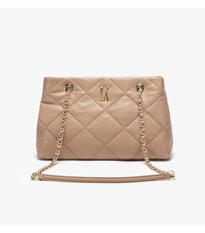 Crossbody torba, kviliran dizajn, dvostruke naramenice (materijal: PU; podstava: poliester; zatvaranje: zip; unutarnja džep s zipom; oblik: vodoravni kvadrat)