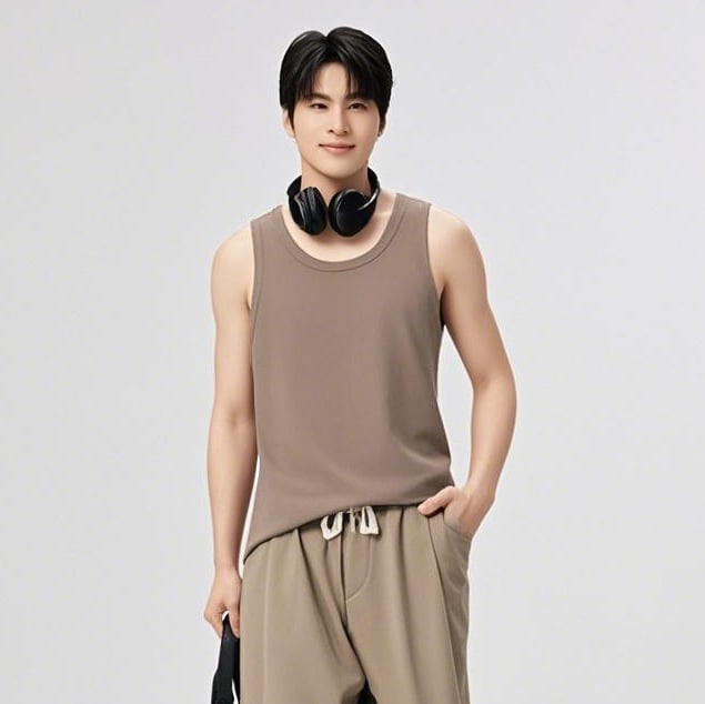 Безръкав потник с рибена плетка — Modal-вискоза смес (90–95%), дебел плат 251–300 г/м², кръгло деколте (Пролет 2025)