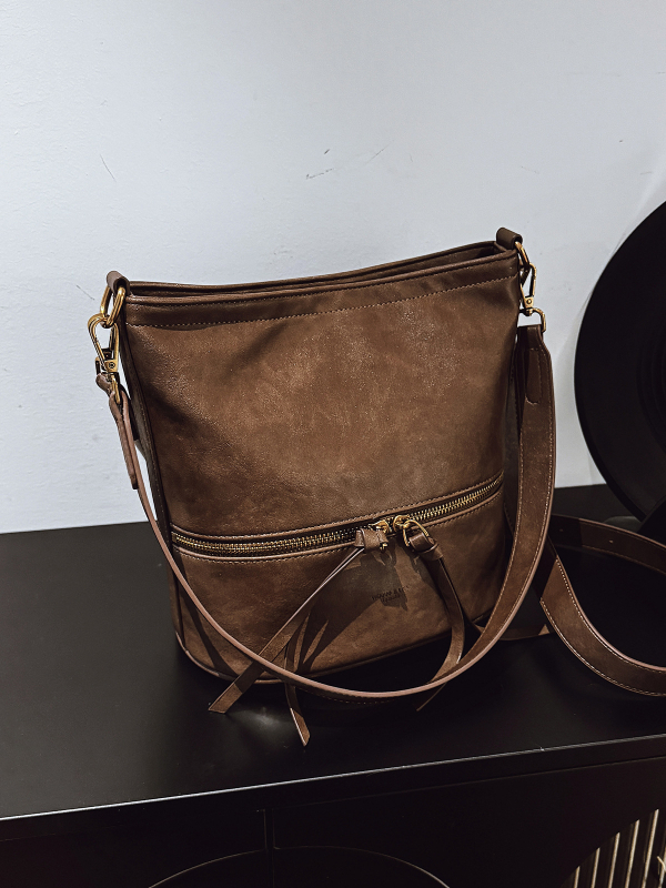 Чанта-кофа от PU с цип, единична презрамка, подплата полиестер, форма на кофа