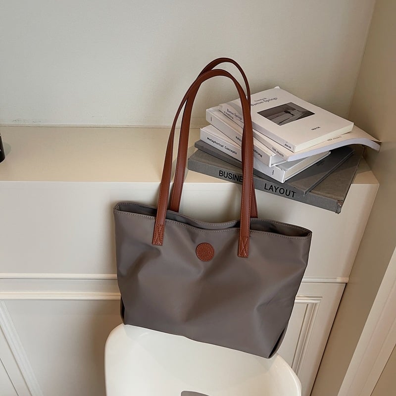 Nylon tote torba za žene, vodootporna, s zatvaračem na zip, unutarnji džep za telefon, horizontalni kvadratni oblik