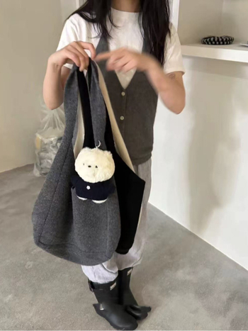 Tote torba, pleteni materijal, street-trend stil, horizontalni kvadratni oblik, podstava od poliestera