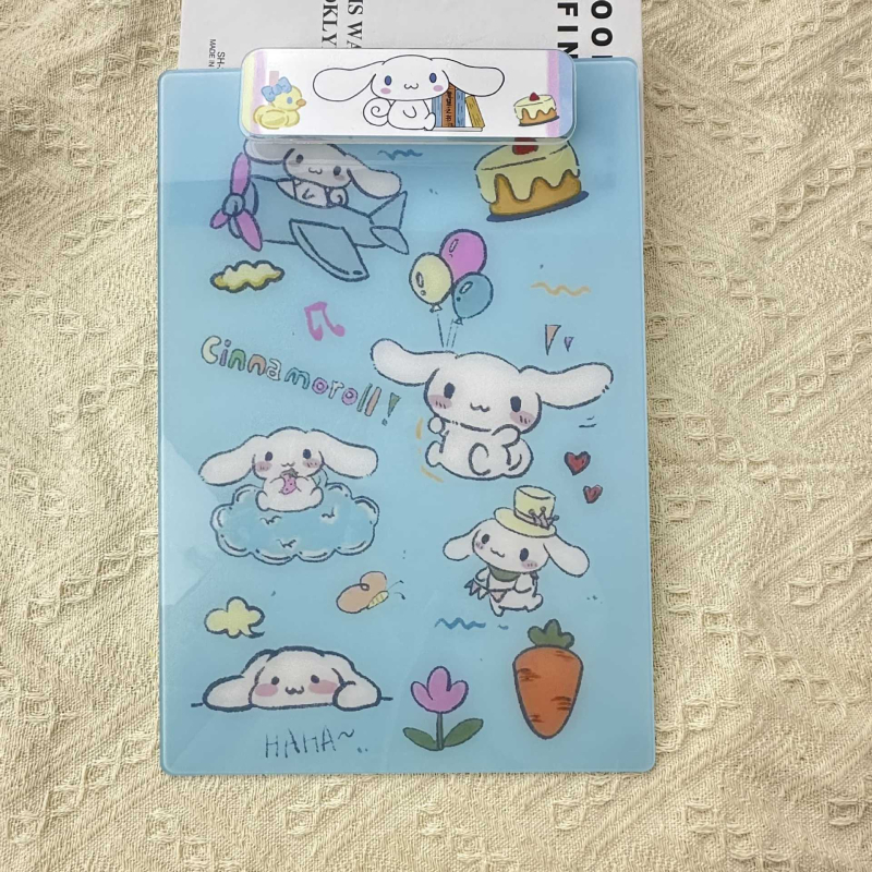 Plastový klipbord s jedným upínacím mechanizmom, dizajn kresleného psa, model TC-BJ-107, značka Tuo Chuang, hrúbka platne 2,1 mm