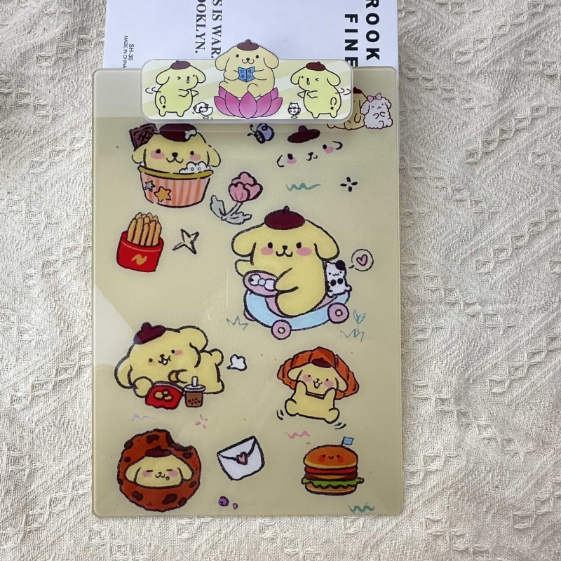 Plastový klipbord s jedným upínacím mechanizmom, dizajn kresleného psa, model TC-BJ-107, značka Tuo Chuang, hrúbka platne 2,1 mm