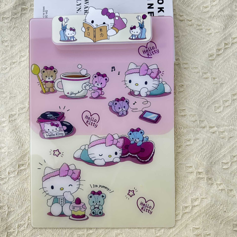 Plastový klipbord s jedným upínacím mechanizmom, dizajn kresleného psa, model TC-BJ-107, značka Tuo Chuang, hrúbka platne 2,1 mm